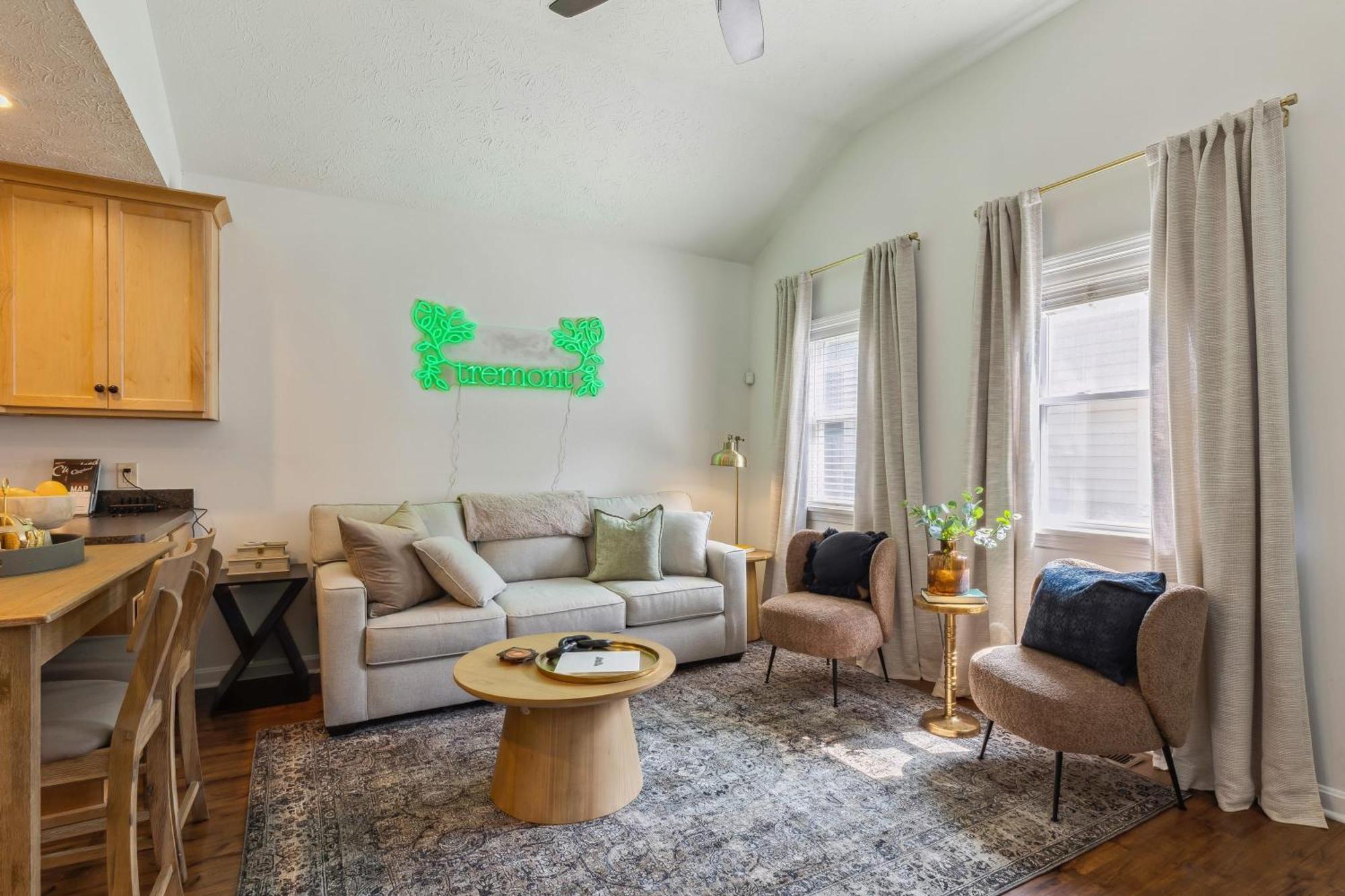 Вилла Newly Renovated Tremont Treasure I Cozy + Modern Кливленд Экстерьер фото