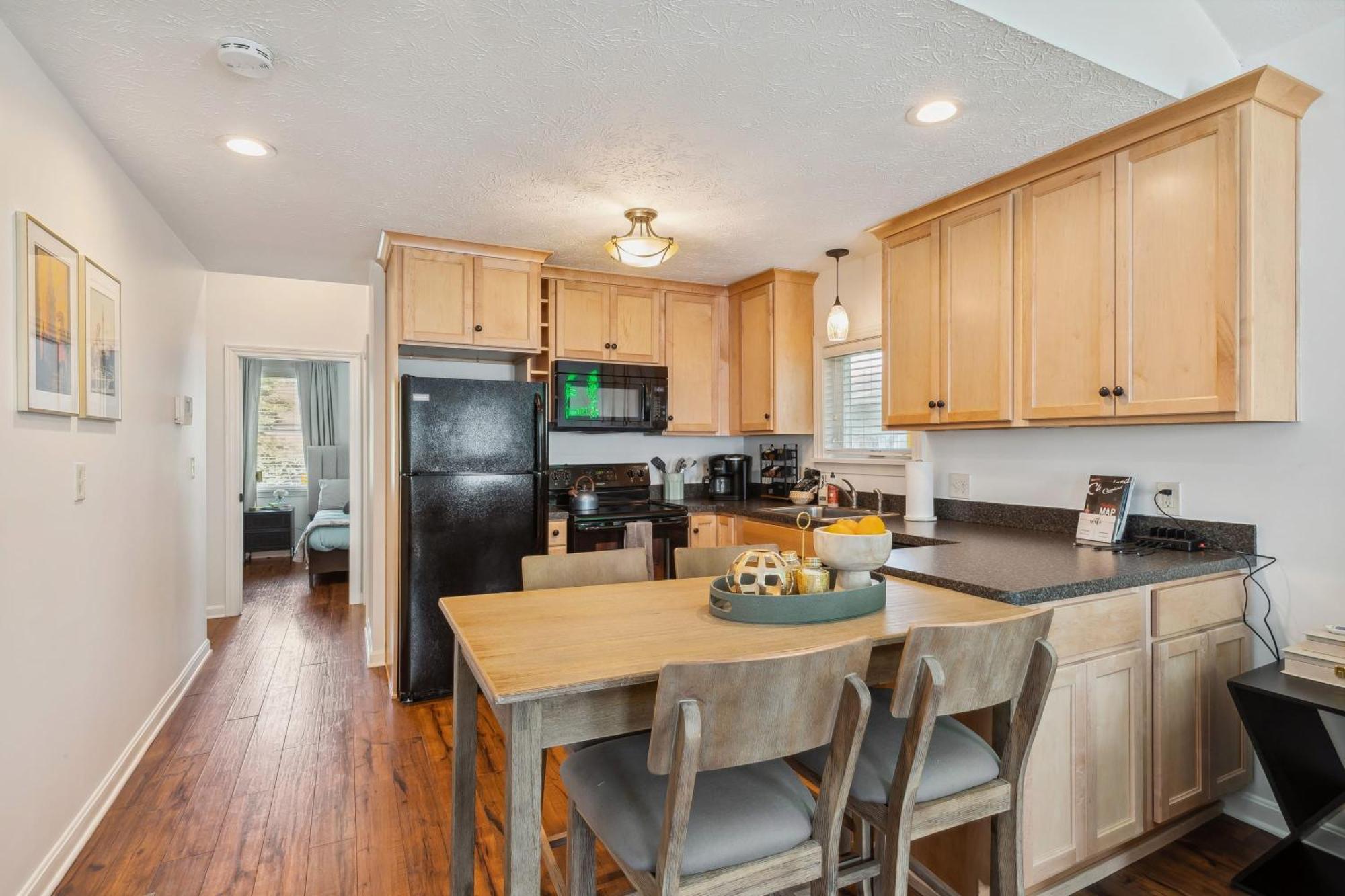 Вилла Newly Renovated Tremont Treasure I Cozy + Modern Кливленд Экстерьер фото